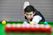 Täglich stundenlanges Training auf dem Snooker-Tisch ist Pflicht und Vergnügen für Luis Vetter. (Bild: Donato Caspari)