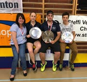 Die Schweizer Meister: Yvonne Niedhart, Anja Grässli, Emanuel Meier (alle Rheintal-Speeders) sowie Stefan Zedi vom Speed Badminton Club Luzern (von links). (Bild: PD)