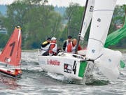 Die Crew der Seglervereinigung Kreuzlingen hält die Konkurrenz auf dem Bodensee auf Distanz. (Bild: Claudia Somm/Swiss Sailing League)
