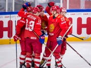 Die russischen Spieler jubeln über einen Treffer gegen die Slowakei. Am Ende siegten die Russen 4:0 und gewährten der Schweiz damit im Kampf um das letzte Viertelfinal-Ticket Schützenhilfe (Bild: KEYSTONE/EPA SCANPIX DENMARK/MADS CLAUS RASMUSSEN)