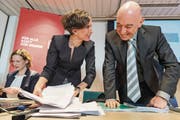 Die SP-Politiker Evi Allemann (links), Pascale Bruderer und Daniel Jositsch informieren gemeinsam über den SP-Reformflügel. (Bild: Alessandro della Valle/Keystone)