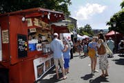 Impressionen der Zuger Gluscht. Bild: Werner Schelbert (Zug, 12. Mai 2018)