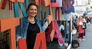 Barbara Schibli im Buchstabenpavillon an den Literaturtagen.