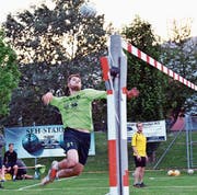 Der Widnauer Jan Meier überzeugte vor eigenem Publikum mit variantenreichem Angriffsspiel. Sein Team kam zum Auftakt zu zwei klaren Siegen. (Bild: Emmy Kohler)