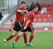 Mit 24 Saisontreffern ein zuverlässiger Torschütze: Willisau-Stürmer Christian Binde (rechts) jubelt mit Teamkollege Manuel Dahinden. (Bild: Philipp Schmidli (Willisau, 17. September 2016))