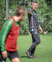 Der 55-jährige Boro Kuzmanovic leitet das erste Training. (Bild: Michel Canonica)
