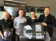 Der auf dem Plakat gezeigte Schutzhelm geht ab dem 15. Mai zu Gunsten der Aktion Licht für die Welt in Produktion. Auf dem Bild von links: Marco Koch, CEO Optrel AG, Samuel Schöb, Marketing, Branka Miljanovic, Head of Marketing, Gabriel Müller, Geschäftsführer «Licht für die Welt». (Bild: Urs Nobel)