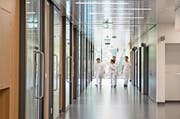 Luzern, eines der grössten Zentrumsspitäler der Schweiz – im Bild das neue Notfallzentrum –, bietet seine Ressourcen auch den Innerschweizer Landspitälern an. (Bild: Corinne Glanzmann)