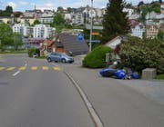Die Mitfahrerin des Motorrades verletzte sich beim Unfall leicht. (Bild: Kapo AR)