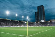 Die Swisspor-Arena bei einem Heimspiel des FC Luzern. (Bild: Valeriano Di Domenico/Freshfocus (Luzern, 24. August 2013))