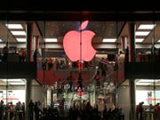 Der US-amerikanische Grosskonzern Apple hat jahrelang von Steuerdeals mit Irland profitiert. Auf Druck der EU-Kommission musste Apple schliesslich 13 Milliarden Euro an den irischen Fiskus zurückzahlen. (Bild: KEYSTONE/AP/KIN CHEUNG)