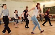 Eine innert kürzester Zeit einstudierte Choreografiesequenz gibt Aufschluss über Taktgefühl und tänzerisches Können. (Bild: Christine Gregorin)