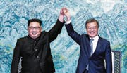 Der Handschlag nach einer gemeinsamen Erklärung. (Bild: (AP))