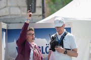 Achtung, fertig, los! Ehrenstarterin Vroni Thalmann-Bieri gab um 14.30 Uhr den Startschuss zum 41. Luzerner Stadtlauf. (Bild: Pius Amrein)