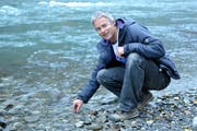 Leuchtturmwärter Ernst Bromeis am Rhein. (Bild: PD/Rolf Canal)