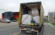 Die Ladung im Lastwagen hatte sich verschoben. (Bild: Luzerner Polizei)