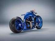 Das kostbarste und schärfste Motorrad aller Zeiten in irisierendem Blau. (Bild: Bucherer)