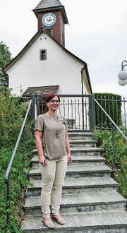 Die frisch gewählte Kirchenvorsteherin Nadia Hasler vor der Michaelskirche in Aawangen. (Bild: kli)