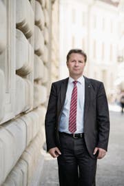 Der parteilose Finanzdirektor Marcel Schwerzmann (52) beim Regierungsgebäude. (Bild: Corinne Glanzmann (Luzern, 13. April 2017))