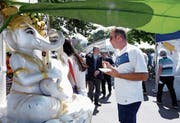 Auch verschiedenartige Dekoration gibt es am Seeufer zu sehen. (Bild: Werner Schelbert (Zug, 12. Mai 2018))
