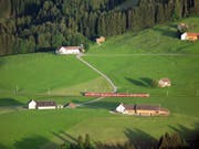 Auf dem Netz der Appenzeller Bahnen (ABB) gibt es 363 Bahnübergänge, 98 davon müssen noch saniert werden. (Bild: Paul Broger)