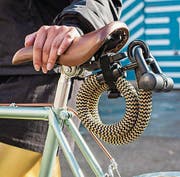 Leichte Schlösser sind nicht sicher, stabilere zu schwer: Tex-Lock verspricht mit seinem leichten, textilen Material eine ebenbürtige Sicherheit wie bei massiven Bügel- oder Kettenschlössern. (Bild: Thomas Dietze www.thomas-dietze)