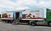 Der Flucht-Truck beim Gymnasium Untere Waid. (Bild: Flavia Borrer)