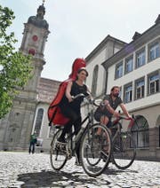 Nach dem gestrigen Mittagskonzert in der Kirche St. Laurenzen in der St. Galler Altstadt fahren Ida Johanne Kühn Riegels und ihr Freund Esben in Richtung Amriswil weiter. (Bild: Manuel Nagel)