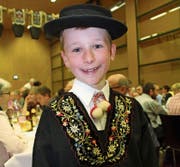 Remo Niederberger führte mit seinem Vater gekonnt durch den Abend. Bild: Otmar Näpflin (Bild: Otmar Näpflin)