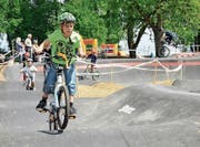 Kinder nahmen die Strecke sofort in Beschlag. (Bild: Christoph Heer)