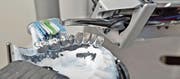 Innovation «made in Triengen»: Ein Forschungsroboter simuliert die Bewegungen einer Zahnbürste. (Bild: PD)