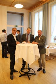 Geschäftsführer Daniel Blatter, Präsident Alois Gunzenreiner und Vizepräsident Peter Brunner (von links) freuen sich, dass das überarbeitete Raumkonzept Toggenburg vorliegt. (Bild: Martin Knoepfel)