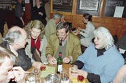 Hoher Besuch von Schriftsteller Günter Grass im Restaurant Kreuz (Mai 1998). (Bild: NIKLAUS STAUSS (NIKLAUS STAUSS))