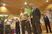 So ist es bei den Jägern üblich: Ehrenmitglieder erhalten einen musikalischen Ehrengruss. (Bild: PD)