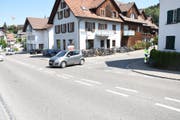 In Bronschhofen ist es zur Kollision zwischen einem 85-jährigen Autofahrer und einem 67-jährigen Velofahrer. (Bild: Kapo SG)