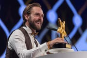 Zum zweiten Mal ging ein Walo an Kunz. 2012 erhielt er die Auszeichnung als bester Newcomer, in diesem Jahr nun in der Kategorie Pop/Rock. (Bild: Patrick Hürlimann / Keystone (Zürich, 14. Mai 2018))