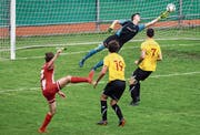 Matchwinner für Hergiswil: Florian Eberhard (im roten Dress). (Bild: Philipp Schmidli (Hergiswil, 5. Mai 2018))