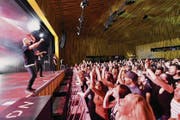 Culcha Candela sorgt am HCA-Fäscht für eine tolle Stimmung im vollen Pentorama. (Bild: Manuel Nagel)