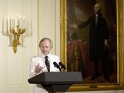 Der US-Schriftsteller Tom Wolfe ist im Alter von 88 Jahren gestorben. (Bild: KEYSTONE/EPA/MIKE THEILER)