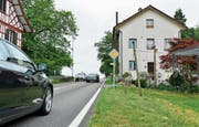 Zu eng: Für die OLS muss in Pulvershaus zwischen Oberaach und Langrickenbach die Liegenschaft rechts weichen. (Bild: Donato Caspari)