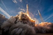 Eine Atlas-V-Rakete beim Start. Die Nutzlastenverkleidung der Ruag Space bildet die Spitze der Rakete. Bild: PD/United Launch Alliance