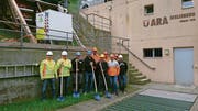 Vertreter der Abwasser Uri, des Generalplaners AF Toscano AG, der örtlichen Bauleitung Baumann Hedinger Gasser AG sowie der Bauunternehmung Marti AG beim Start der Sanierungsarbeiten. (Bild: PD)