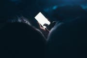 Alles ist digitalisiert, auch die Gefühle, die auf Plattformen überdauern, aber nichts zu bedeuten scheinen. Bild:Getty