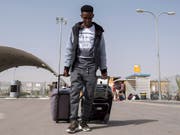 Flüchtlinge sollen nicht mehr in die Nachbarstaaten ihres Heimatlandes reisen dürfen. Die Staatspolitische Kommission des Ständerates (SPK) will das Reiseverbot ausweiten. (Bild: KEYSTONE/EPA/JIM HOLLANDER)