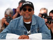Sein Film "BlacKkKlansman" sorgte am Filmfestival in Cannes für Begeisterung: US-Regisseur Spike Lee darf auf eine Goldene Palme hoffen. (Bild: Keystone/EPA/IAN LANGSDON)