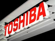 Toshiba weist für das Geschäftsjahr 2017/18 erstmals seit vier Jahren wieder einen Gewinn aus. (Bild: KEYSTONE/EPA/EVERETT KENNEDY BROWN)