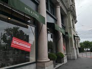 Seit Anfang Mai werden hier die Ladenflächen geleert: Totalausverkauf im «Bed & Table» an der St.-Leodegarstrasse 2 in Luzern. Bild: Stefanie Nopper