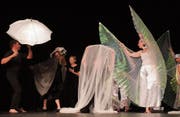 Im Rahmen der «Kulturbühne 2018» zeigten Carmen Puccio und ihr Tanztheaterhaus Divertimento in Aadorf die Produktion «zugedeckt und aufgedeckt». (Bild: Maya Heizmann (4. Mai 2018))