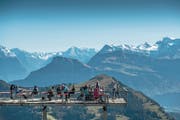 Neben der Stadt Luzern wird auch deren Umgebung bei US-Reisenden immer beliebter: Touristen auf Rigi Kulm. (Pius Amrein, 11. Oktober 2017)