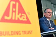 Sika-Präsident Paul Hälg an einer Medienkonferenz in Zürich. Walter Bieri/Keystone (11. Mai 2018)